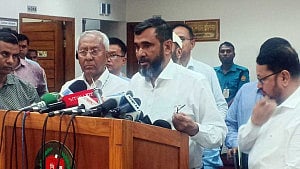 ‘না’ ভোট ফিরছে একক প্রার্থীর আসনে: ইসি