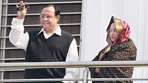 বসুন্ধরা চেয়ারম্যান ও স্ত্রীর সম্পদের হিসাব চেয়েছে দুদক