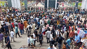 Interns strike as 3 injured in Barishal medical college attack