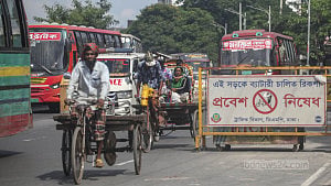 ব্যাটারির রিকশার দাপট মহাসড়কেও