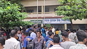 25 students injured after fire breaks out in school science lab