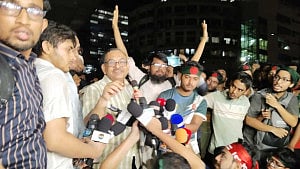 ডিএমপি কমিশনারের দুঃখ প্রকাশের পর শাহবাগ ছাড়লেন প্রকৌশল শিক্ষার্থীরা
