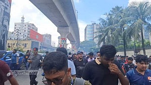 Students marching towards Jamuna clash with police