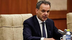Dutch foreign minister quits caretaker government