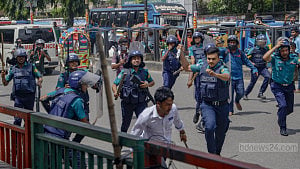 শিক্ষার্থীদের সংঘর্ষে ফের উত্তাল সায়েন্সল্যাব এলাকা