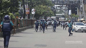 Dhaka, City College students' clash sparked by 'ID card' row