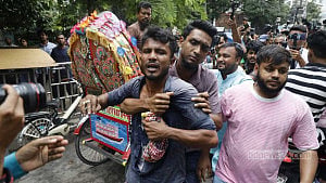 রিকশাচালক আজিজুর কিসের ভিত্তিতে আটক? জানতে চেয়েছে সরকার