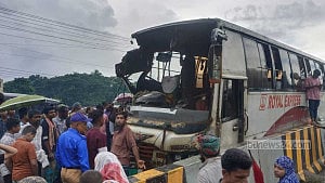 3 die as two buses collide in Faridpur