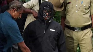 ভারতের ধর্মস্থল গণকবর মামলা: মূল অভিযোগকারীই গ্রেপ্তার