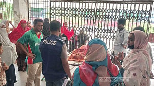 গোপালগঞ্জে কুকুরের ধাওয়ায় নর্দমায় পড়ে শিশুর মৃত্যু