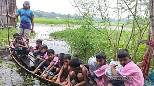 কখনো কাদা-পানি মাড়িয়ে, কখনো ডিঙিতে যেতে হয় দুই স্কুলে