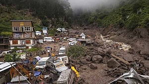 মেঘভাঙা বৃষ্টি: কাশ্মীরের চাশোতিতে মৃত্যু বেড়ে ৬০
