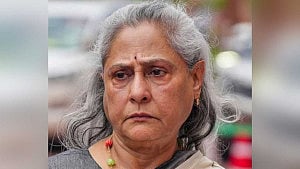 ক্যামেরা দেখলেই জয়া কেন তেড়ে যান?