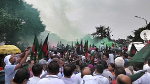 Crowd swells at Manik Mia Avenue as day progresses