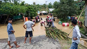সড়ক ডুবে সাজেকের সঙ্গে সরাসরি যোগাযোগ বন্ধ