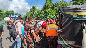 3 die as truck hits easy bike in Khulna