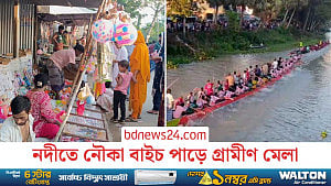 মানিকগঞ্জের ইছামতী নদীতে নৌকা বাইচ দেখতে মানুষের ঢল