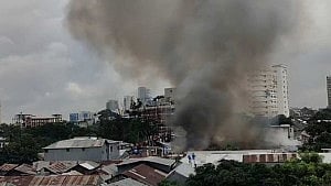 মহাখালীতে সাততলা বস্তিতে অগ্নিকাণ্ড