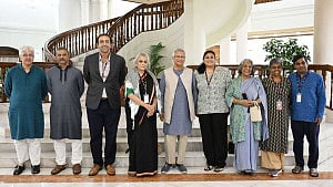 প্রধান উপদেষ্টার সঙ্গে এসএএইচআর প্রতিনিধি দলের সাক্ষাৎ