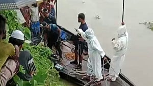 নেত্রকোণায় হাওরে নৌকাডুবিতে দুই শ্রমিক নিখোঁজ