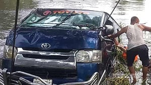 নোয়াখালীতে মাইক্রোবাস নিয়ন্ত্রণ হারিয়ে খালে, ৭ জনের মৃত্যু