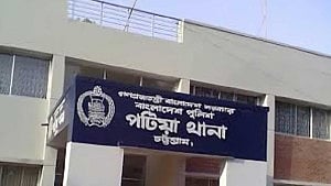 2 workers die cleaning septic tank in Ctg