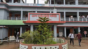 Cash bundle found at judge’s home in Patuakhali