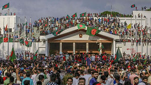 শেখ হাসিনার পতনের সেই দিন