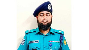 পুলিশ কর্মকর্তাকে ছুরি মেরে পালাল ‘ছিনতাইকারী’