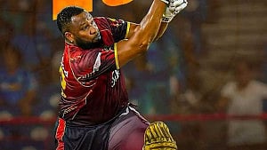 ১৪ হাজার ছুঁয়ে যেখানে অনন্য পোলার্ড