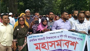 Assistant teachers rally in Dhaka over pay, promotion reforms