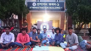 নির্বাচন কমিশনারের ‘আশ্বাসে’ রাবিতে অনশন প্রত্যাহার