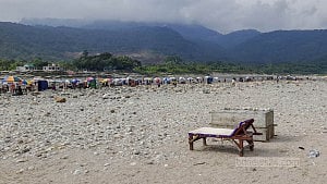 ‘সাদা পাথরে’ লুটপাট