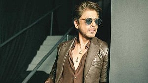 ফের পেছাল শাহরুখের প্রত্যাবর্তনের তারিখ