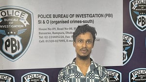 Mugger who dragged woman along with her bag arrested