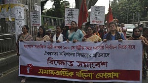 নারী আসন নিয়ে সিদ্ধান্ত ‘পুরুষতান্ত্রিক পশ্চাৎপদ চিন্তার প্রকাশ’: সমাজতান্ত্রিক মহিলা ফোরাম