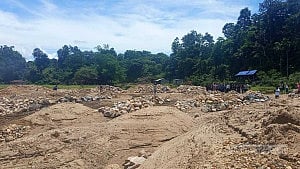 Experts flag risk from dumped stones in Rangpani