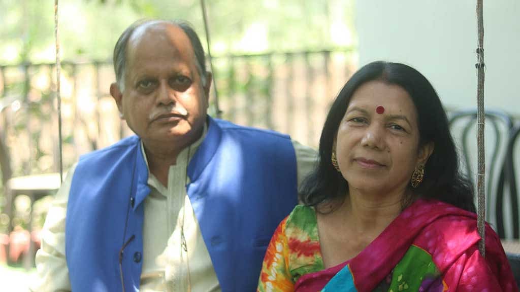 বিভুরঞ্জন সরকার ও তার স্ত্রী শেফালী সরকার।
