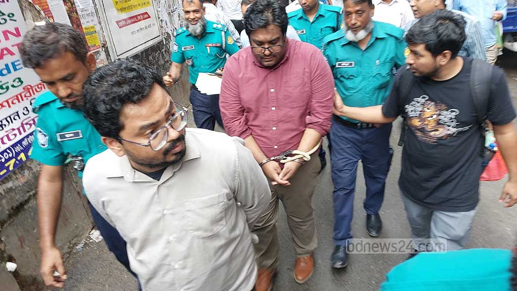 ফ্লাইট এক্সপার্টের তিন কর্মী গ্রেপ্তার হলেও মালিকের হদিশ নেই।