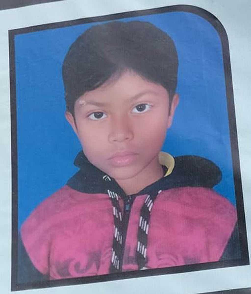অষ্টম শ্রেণির ছাত্র মাহিন ছাড়া মিনারুলের পরিবারের আর কারো ছবি পাওয়া গেল না।