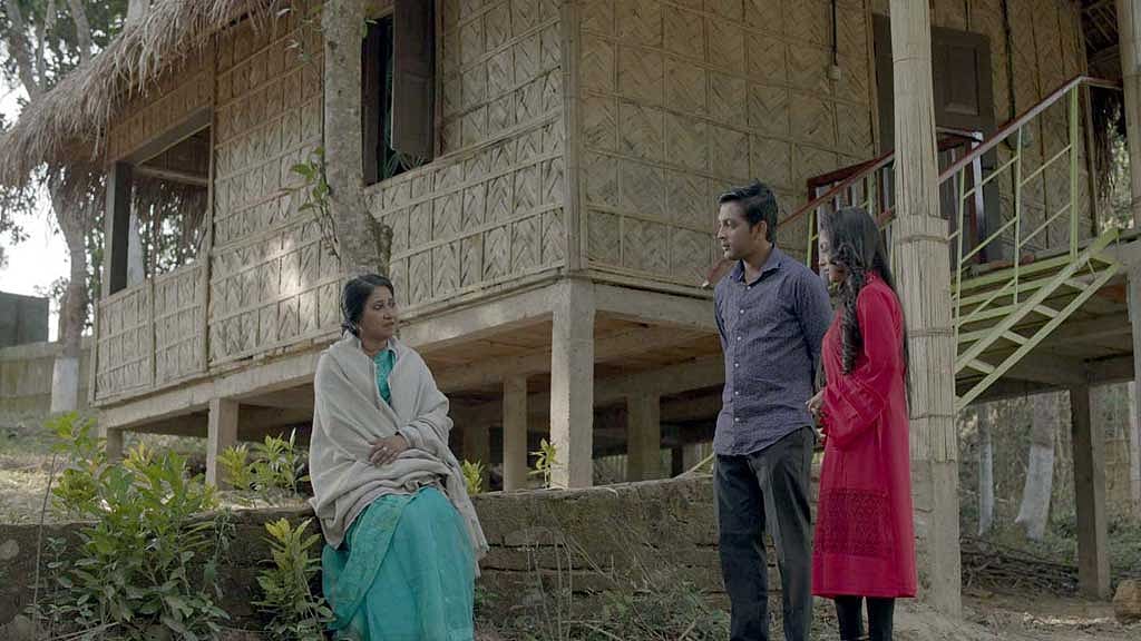 ‘মেঘের কপাট’ সিনেমার দৃশ্য।