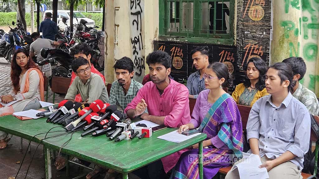ডাকসু নির্বাচন সামনে রেখে ১৮ দফা ইশতেহারে ঘোষণা প্রতিরোধ পর্ষদ। 