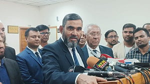 চোরাগোপ্তা হামলা ঠেকাতে সতর্ক থাকার নির্দেশ ইসির