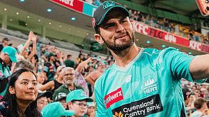 Pakistan's Afridi out of BBL with knee injury