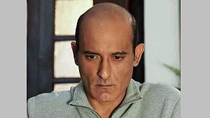 পরচুলার দাবিতে অনড় অক্ষয়, ছেড়ে দিলেন ‘দৃশ্যম ৩’