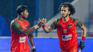 আমিরুলের হ্যাটট্রিকে শেষটা রাঙাল বাংলাদেশ
