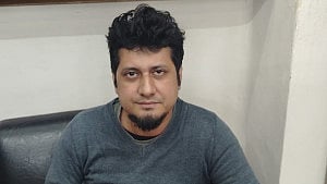 শাহবাগে খেলনা পিস্তল নিয়ে আসা যুবক আগেও আটক হয়েছিল