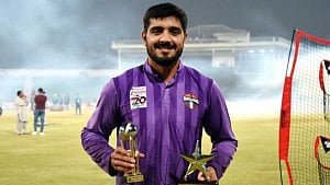 বাংলাদেশ ম্যাচের স্মৃতি ফিরিয়ে জায়াসুরিয়ার পাশে পাকিস্তানের ব্যাটসম্যান