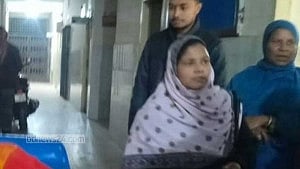 ছেলের রিকশায় চড়ে ওষুধ আনতে যাচ্ছিলেন মা, ট্রাকের ধাক্কায় মৃত্যু