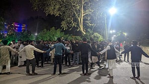 বিজয় দিবস উপলক্ষে চবির কর্মসূচি স্থগিত, ৮ ঘণ্টা পর খোলা হল তালা